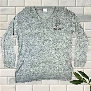 Buc-ee’s Light Heathered Gray Women’s Long Sleeve V Neck Tee 2x